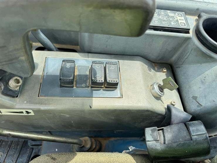 2012-takeuchi-tb250-image-28