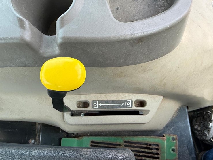 2016-john-deere-5055e-image-32