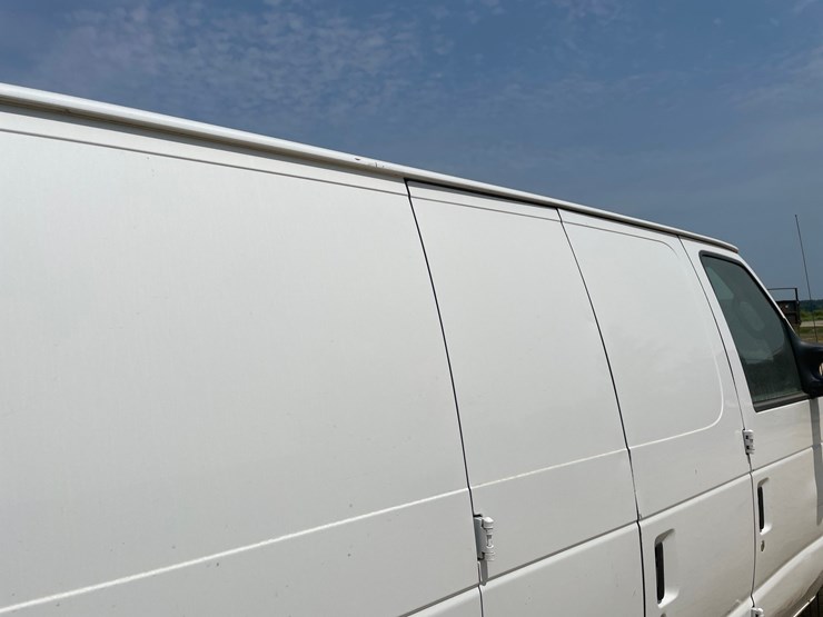 2009-ford-e350-image-26