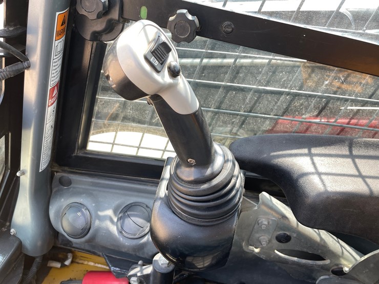 2016-new-holland-c227-image-28