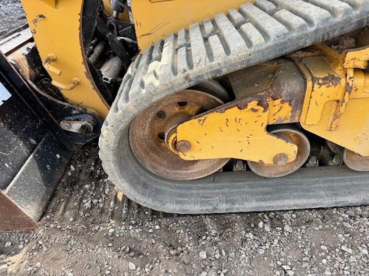 2023-caterpillar-259d3-image-14