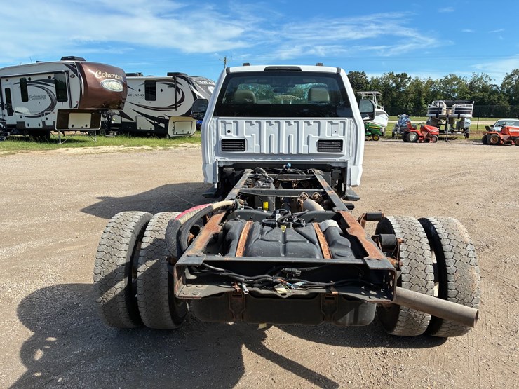 2022-ford-f550-xl-image-5