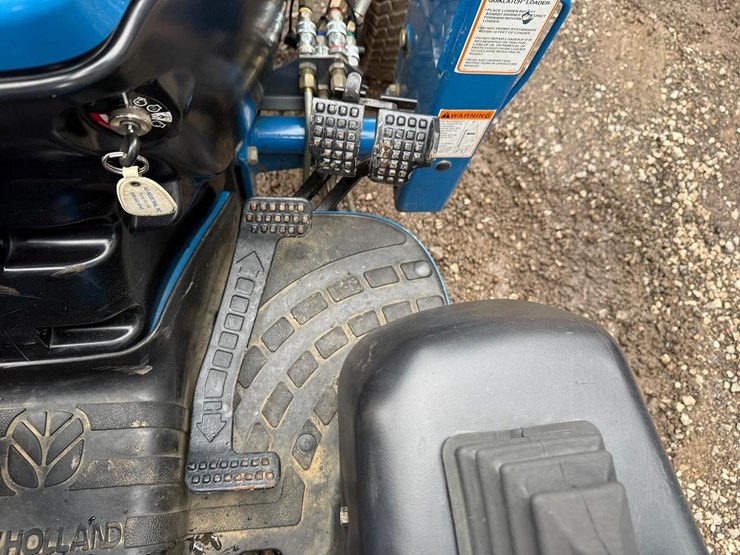 new-holland-tc25d-image-24
