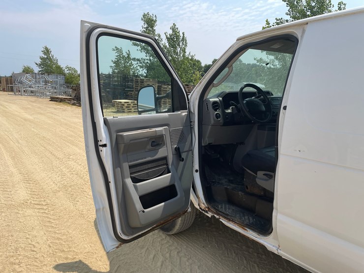 2009-ford-e350-image-34