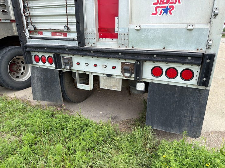 2016-wilson-livestock-trailer-image-9