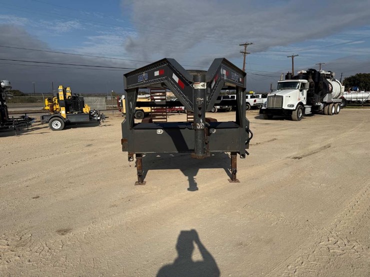 2016-load-max-24-gooseneck-image-2