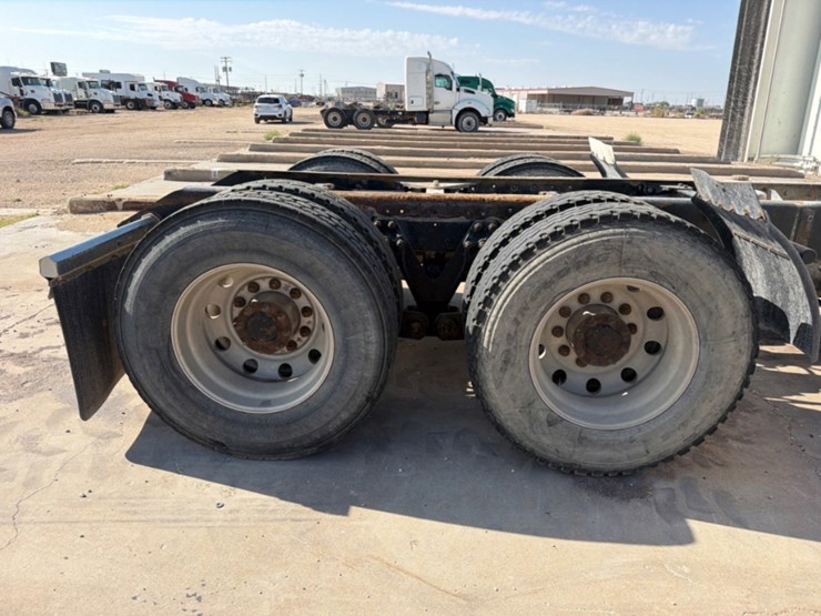 2013-kenworth-t660-image-4