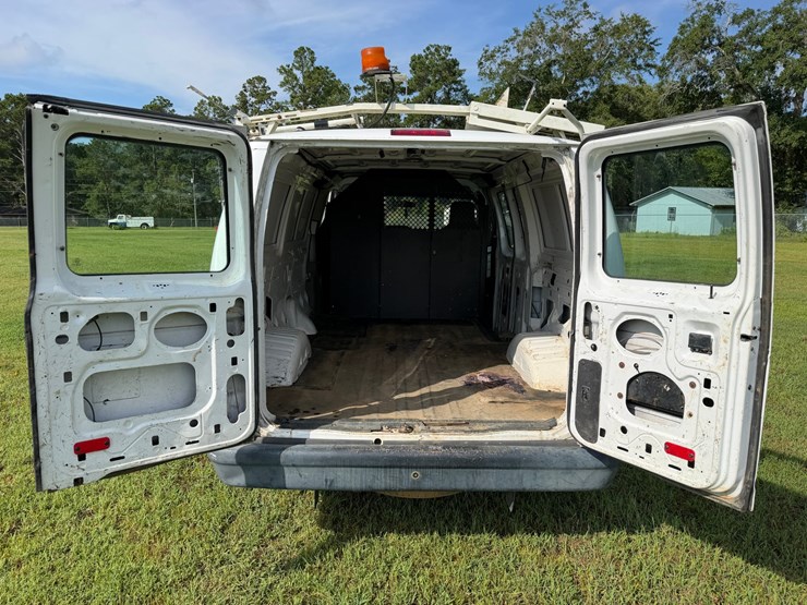 2012-ford-e150-image-19