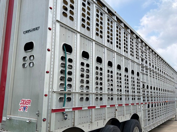 2016-wilson-livestock-trailer-image-7