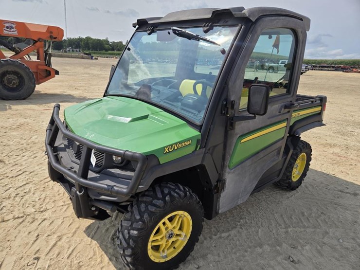 2018-john-deere-gator-xuv-835m-image-1