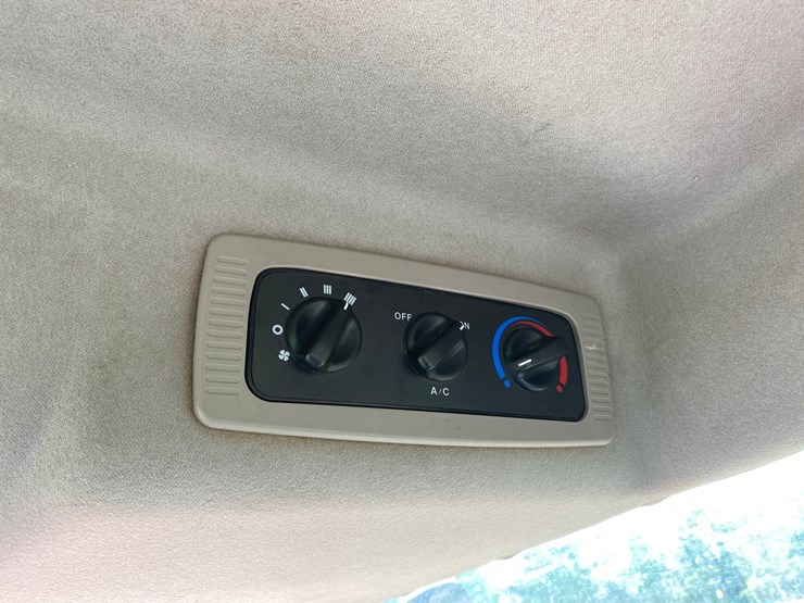 2012-mahindra-6010-image-26