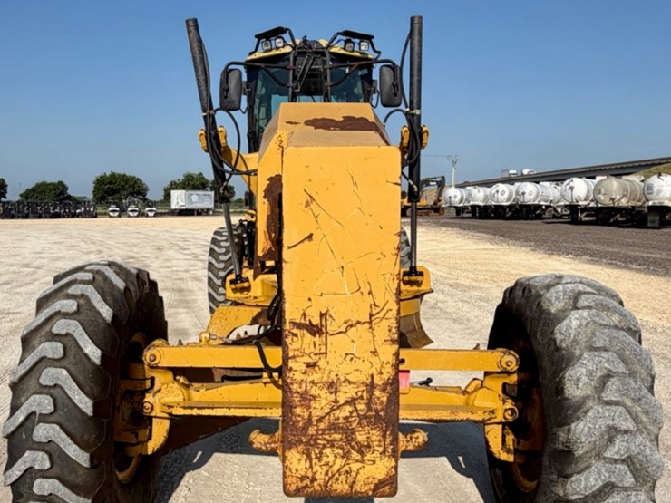 2011-caterpillar-140m-image-2