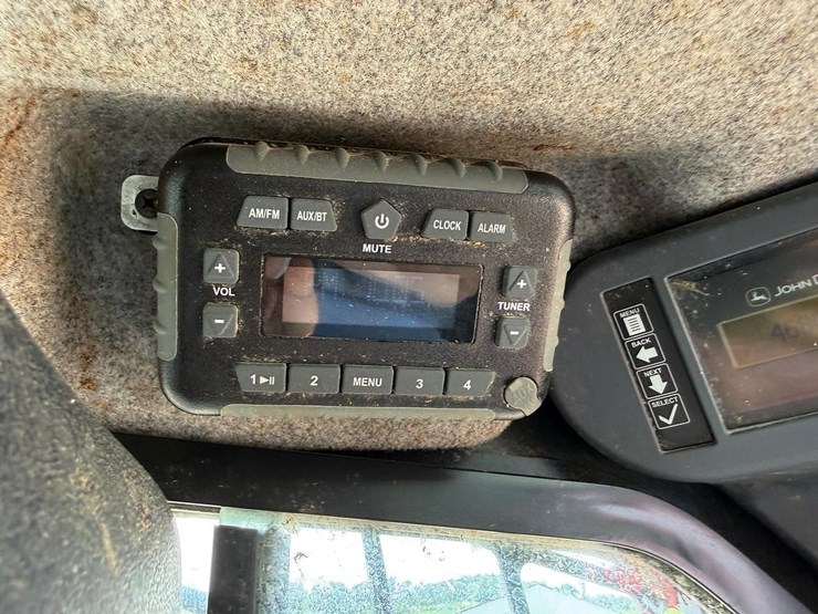 2024-deere-320g-image-25