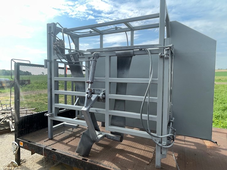 #303-•-tidenberg-heavy-duty-lay-down-cattle-chute-image-9