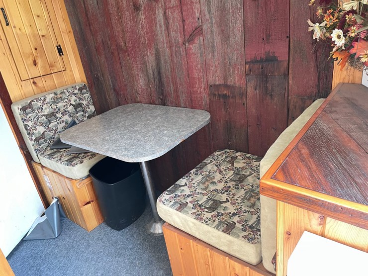 #103-•-1998-trailet-2-horse-trailer-with-overnight-package-(has-wi-title)-image-50