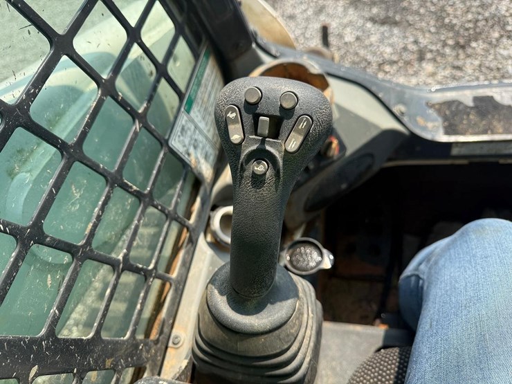 2020-bobcat-t770-image-27