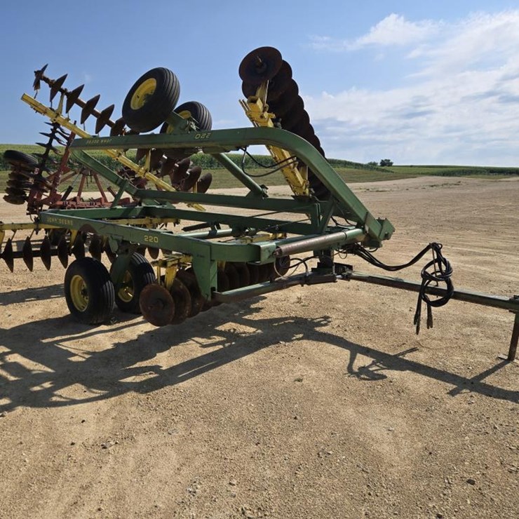 JOHN DEERE 220