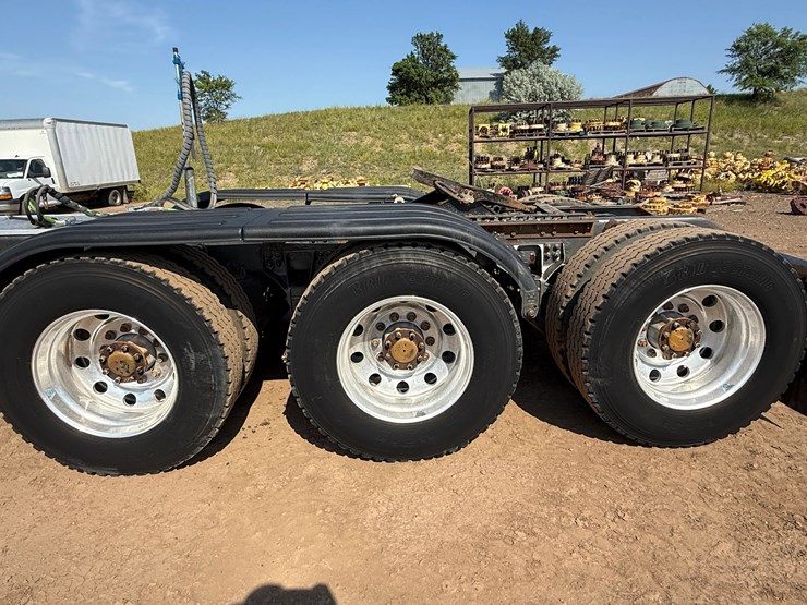 2014-kenworth-t800-image-12
