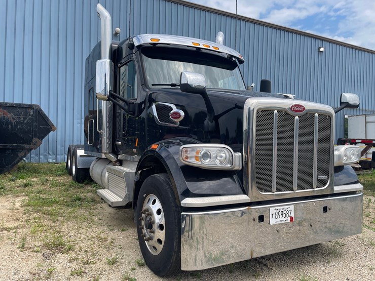 2020-peterbilt-567-image-3