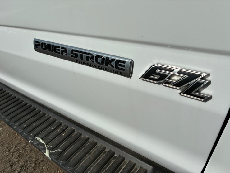 2022-ford-f550-xl-image-15