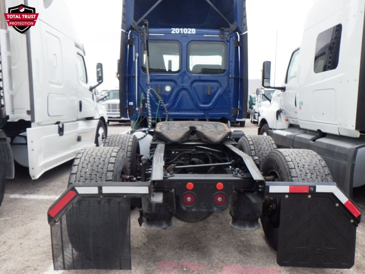 2020-freightliner-cascadia-116-image-7