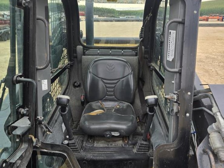 new-holland-c238-image-16
