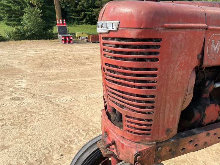 #300-•-1951-farmall-m-tractor-image-12