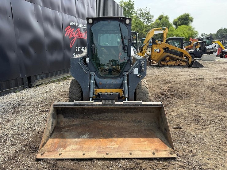 2024-deere-320g-image-7