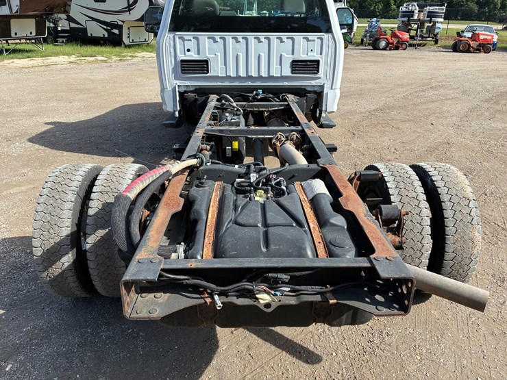 2022-ford-f550-xl-image-7