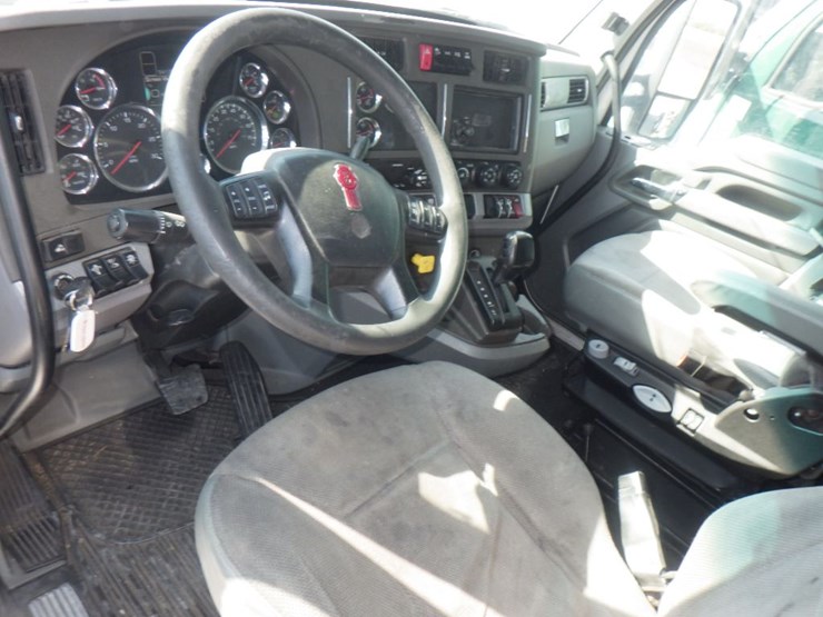 2017-kenworth-t680-image-19