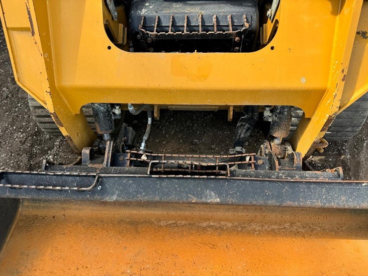 2023-caterpillar-259d3-image-11