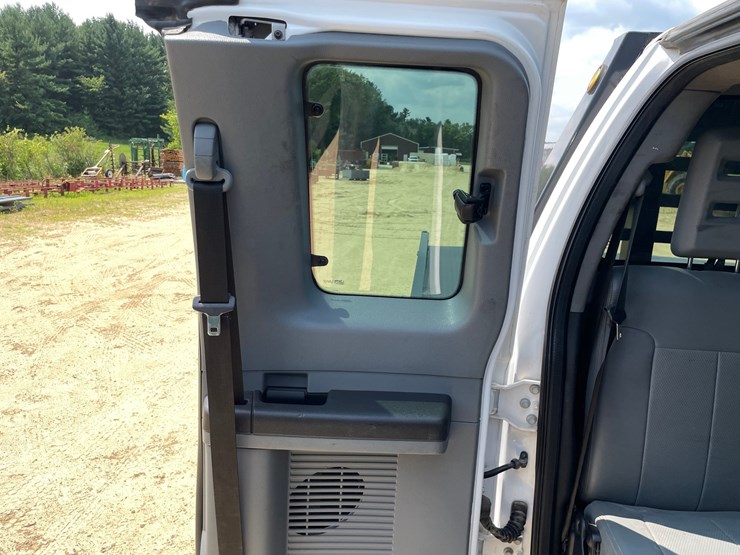 2015-ford-f550-image-32