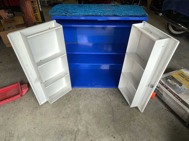 #5742-•-(2)-metal-shop-cabinet-image-9