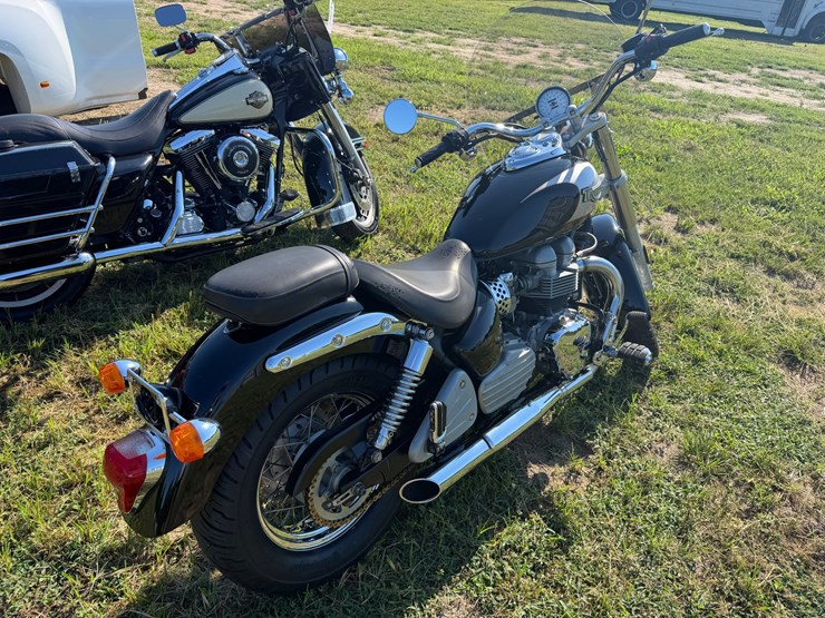 #108-•-2002-triumph-americain-motorcycle-image-3