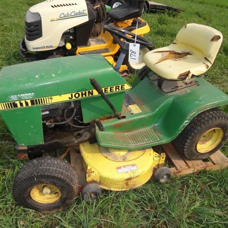 JOHN DEERE 111