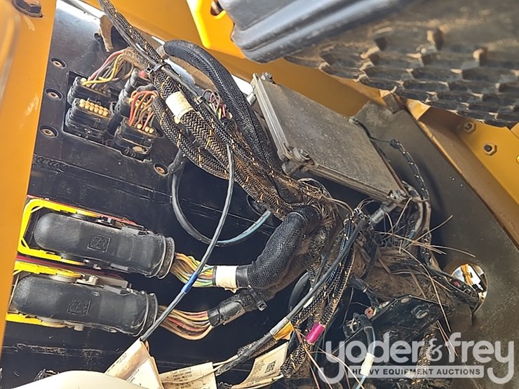 2019-caterpillar-336-image-34