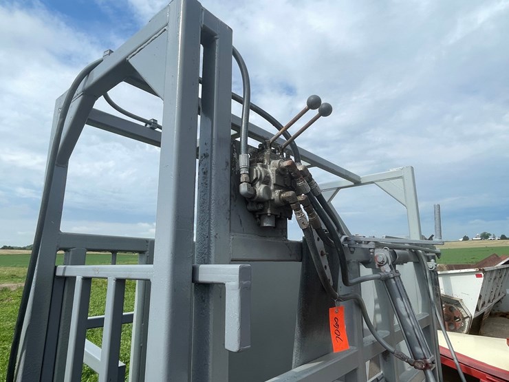 #303-•-tidenberg-heavy-duty-lay-down-cattle-chute-image-13