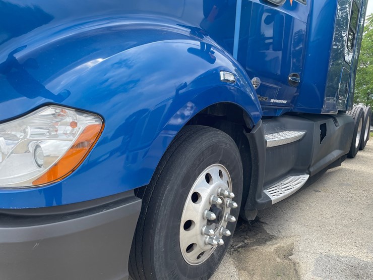 2020-kenworth-t680-image-15