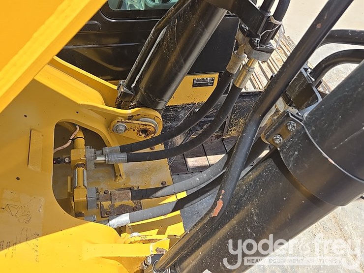 2016-caterpillar-336fl-image-27