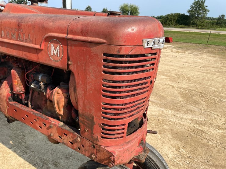 #300-•-1951-farmall-m-tractor-image-25