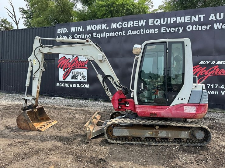 2012-takeuchi-tb250-image-3
