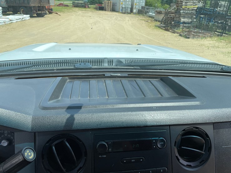 2015-ford-f550-image-43