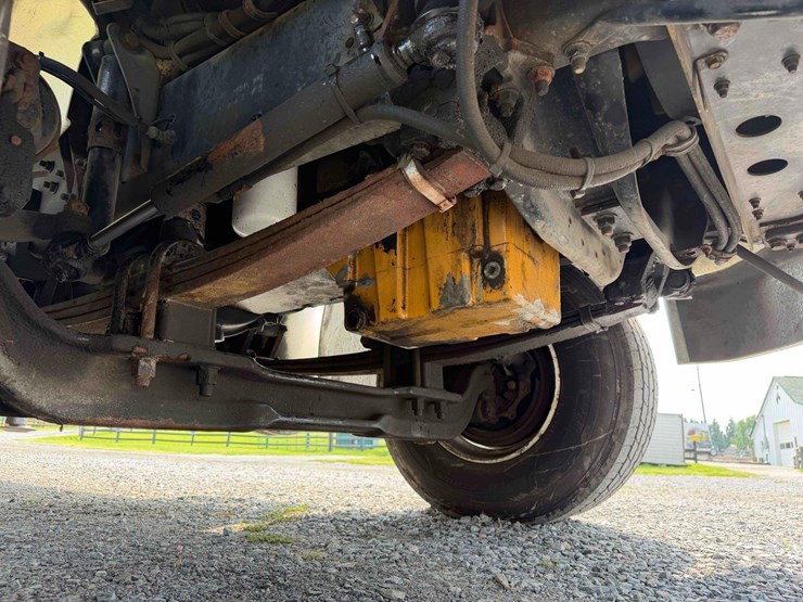 2000-freightliner-fl112-image-6