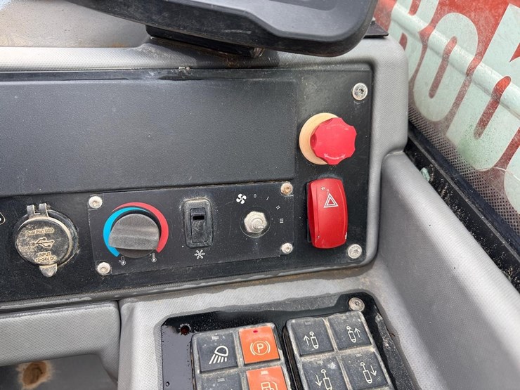 2022-bobcat-tl619-image-21