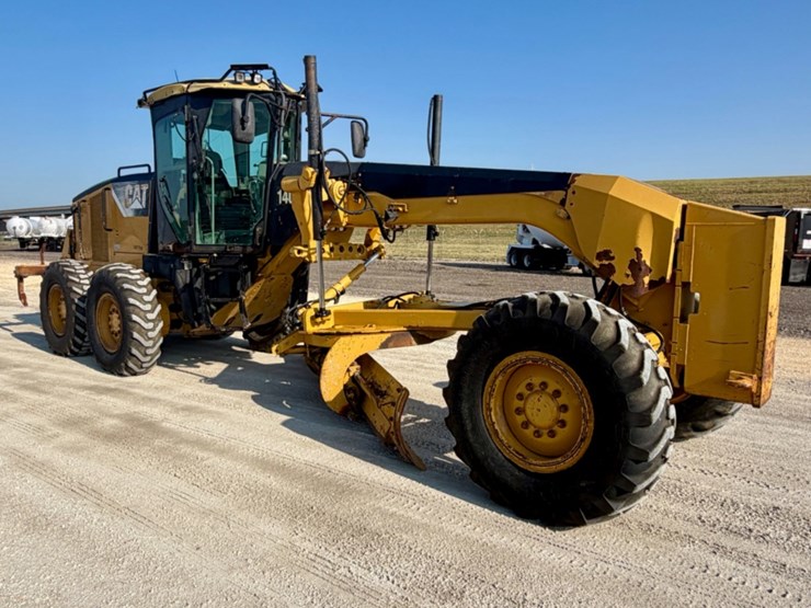 2011-caterpillar-140m-image-3