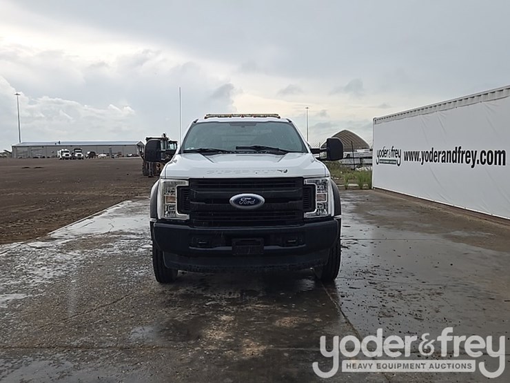 2017-ford-f550-image-8