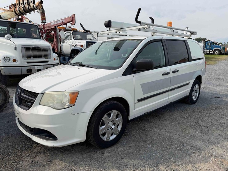 2013-ram-c/v-image-1