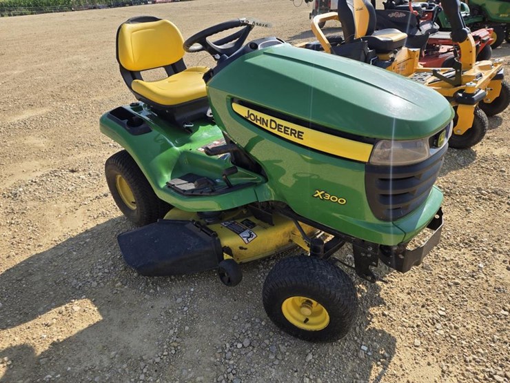 john-deere-x300-image-2