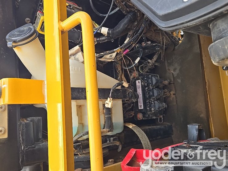 2019-caterpillar-336-image-32