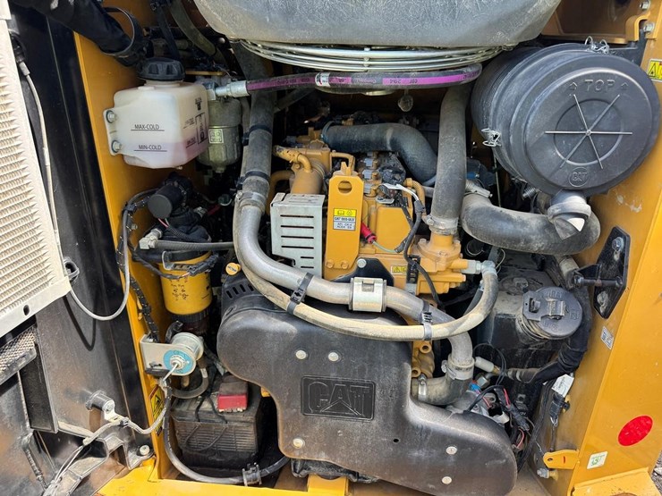 2023-caterpillar-259d3-image-18